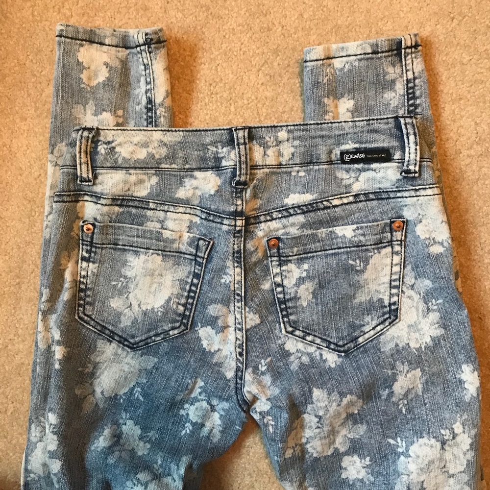 Floral light wash skinny jeans size 0